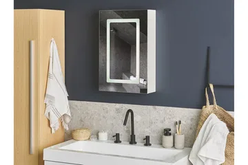 Kylpyhuonekaappi Panambi 40 cm Peili LED-valaistuksella - Valkoinen - Talo & remontointi - Keittiö & kylpyhuone - Kylpyhuone - Kylpyhuonekalusteet - Peilikaapit