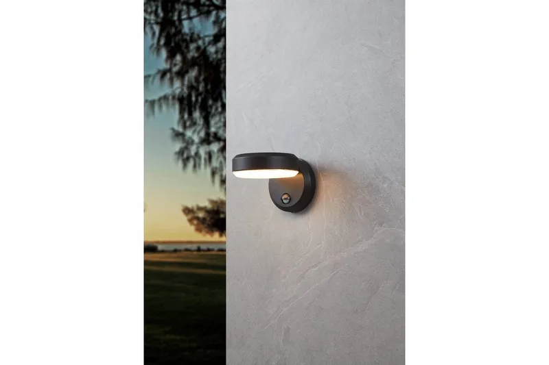 Seinävalaisin Ulkovalaistus Eglo Fornaci Tunnistimella - Valkoinen/Musta - Valaistus - Hehkulamppu & polttimo - LED-valaistus - LED-alasvalo