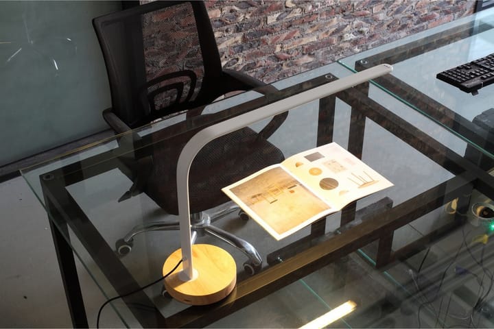Pöytävalaisin Rail Hopea - Mumoon - Kaarivalaisin - Lightbox - PH lamppu - Työpöytävalaisin - Verkkovalaisin - Tiffanylamppu - Riisipaperivalaisin - Lukuvalo pöytä