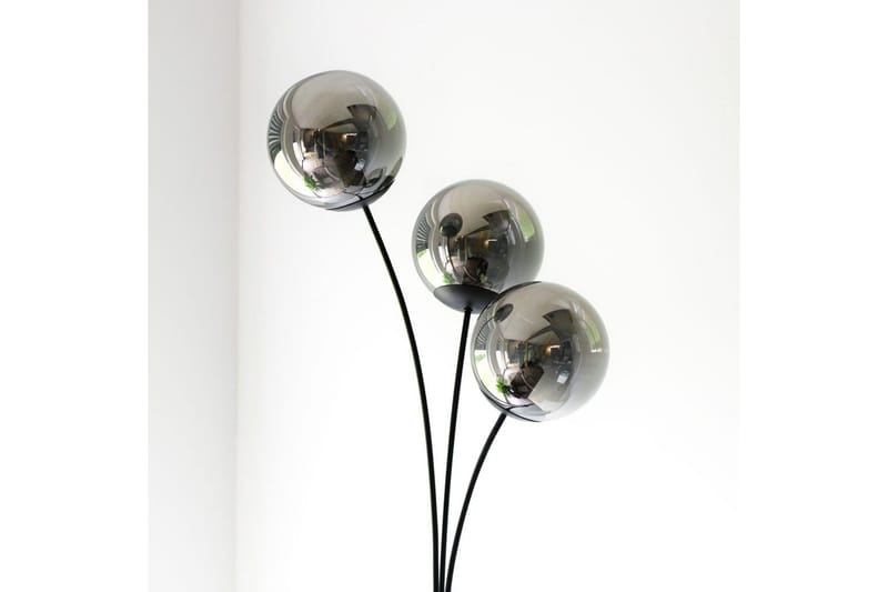 Widow Just Light -Lattiavalaisin - Valaistus - Sisävalaistus & lamput - Lattiavalaisin - 3-vartinen lattiavalaisin