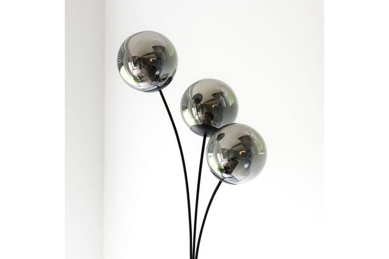 Widow Just Light -Lattiavalaisin - Valaistus - Sisävalaistus & lamput - Lattiavalaisin - 3-vartinen lattiavalaisin