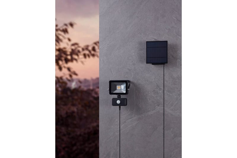 Aurinkosähkövalaisin Eglo Villagrappa sensorilla - Musta - Valaistus - Ulkovalaistus - Aurinkokennovalaistus