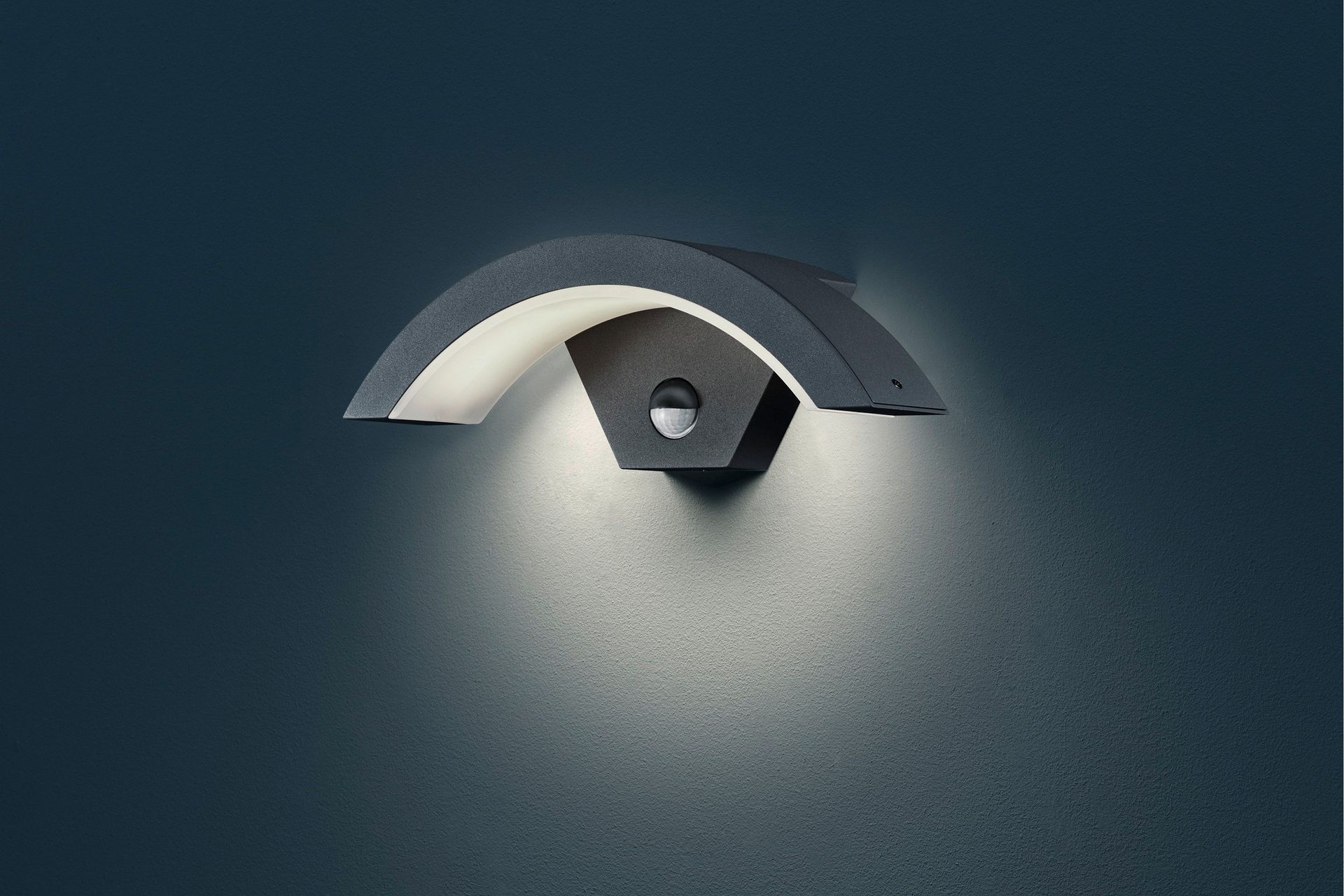 LED-Seinävalaisin Ohio 6W Liiketunnistin Musta - TRIO